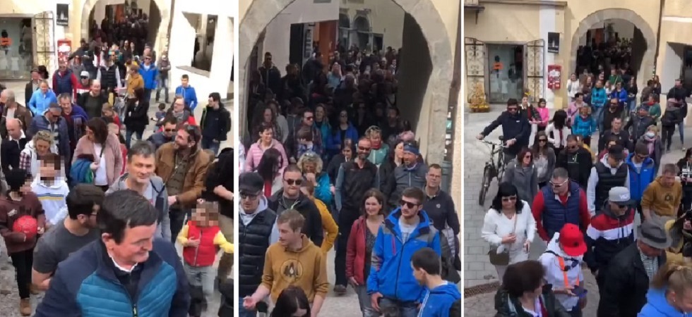 Coronavirus, oltre 300 persone marciano per le vie di Brunico senza mascherina e distanziamento